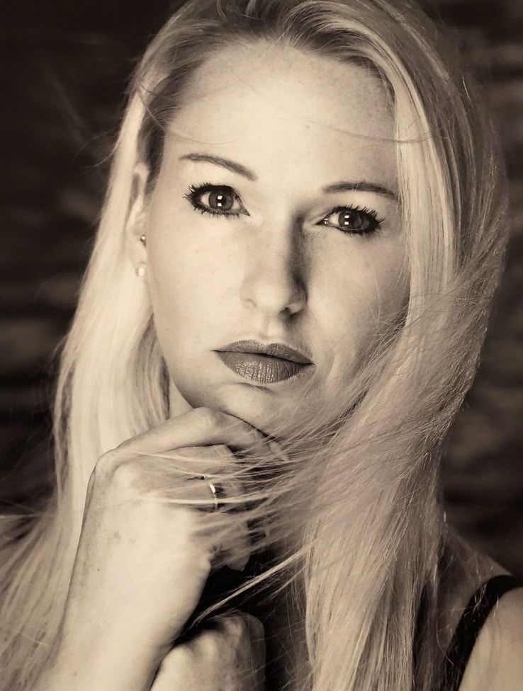 Porträt von Anja Luckenbach, Inhaberin des Kosmetikstudios Art of Style in Burbach